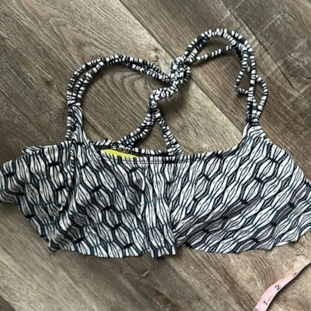 Bongo swim women’s size small ruffled t back blue and black